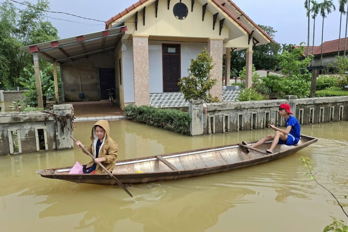 Floods kill 13 in Central Vietnam as rescue operations push forward