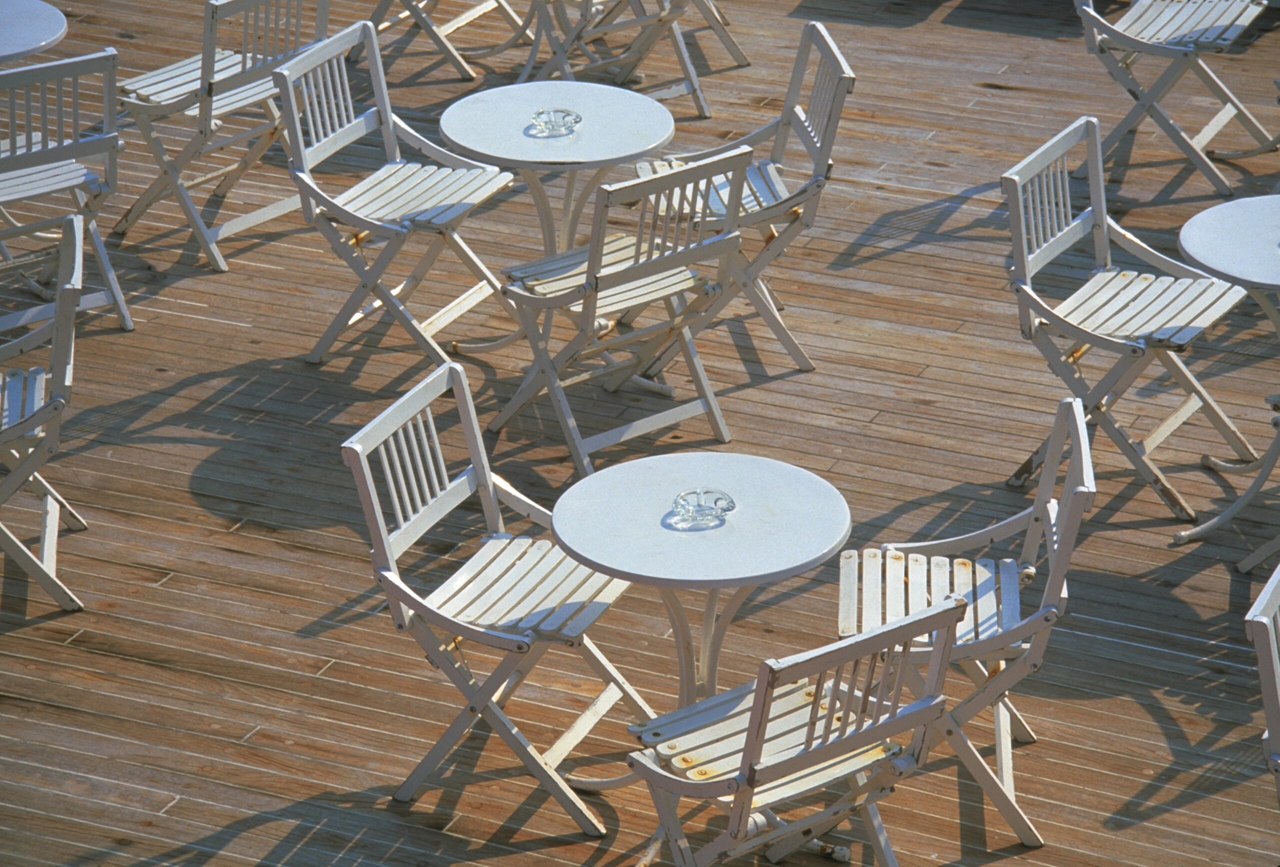 Gang stole 1,100 bar and restaurant chairs from 18 terraces to sell them outside Spain