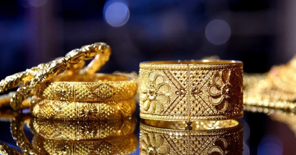 Gold price hits record high again, up by Tk4,618 per bhori