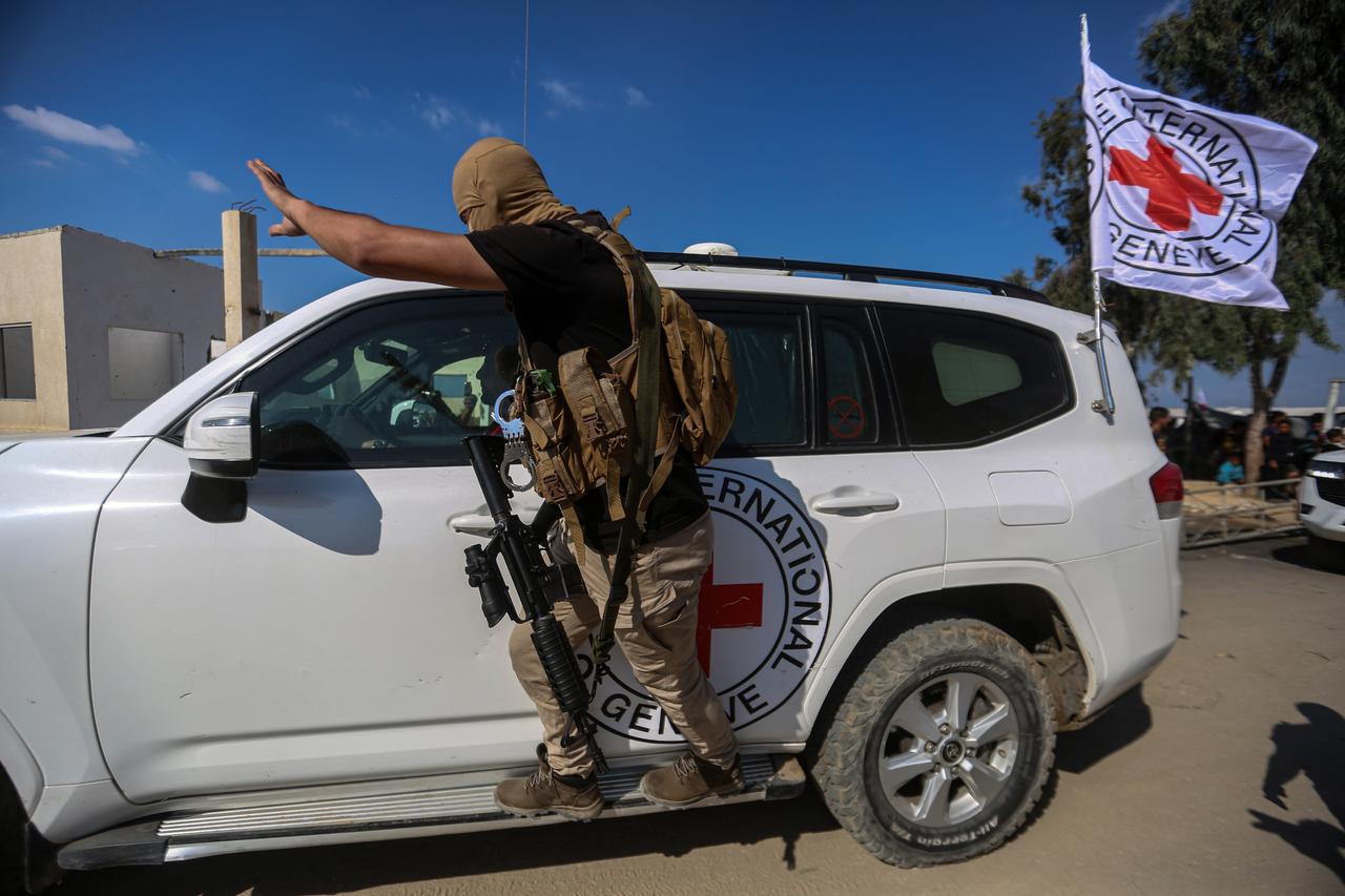 Izzedine al-Qassam Brigades, armed wing of Hamas, as part of a ceasefire and hostage-prisoner exchange agreement in Deir al-Balah, Gaza, Oct. 13, 2025. (AA Photo)