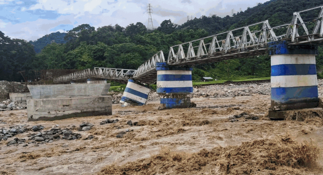 Hills in chaos: 20 killed as landslides hit Bengal's Mirik and Darjeeling; hundreds of tourists stranded - 10 points | India News