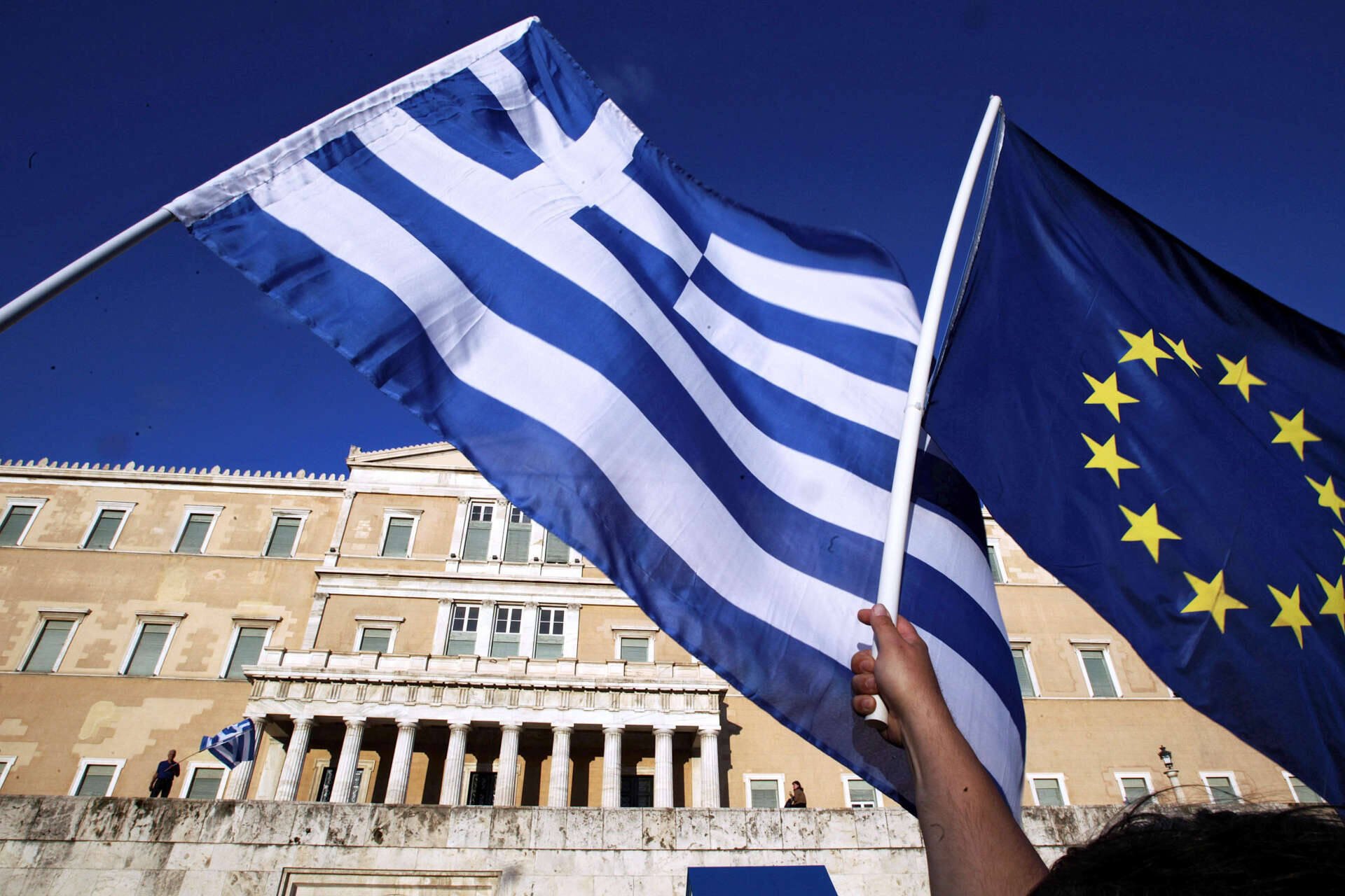IMF: Greece on track to cut debt and maintain strong budget surpluses through 2030