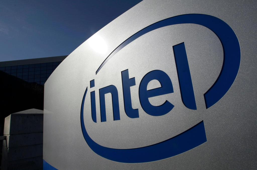 Intel posts profit even as it struggles to regain market share