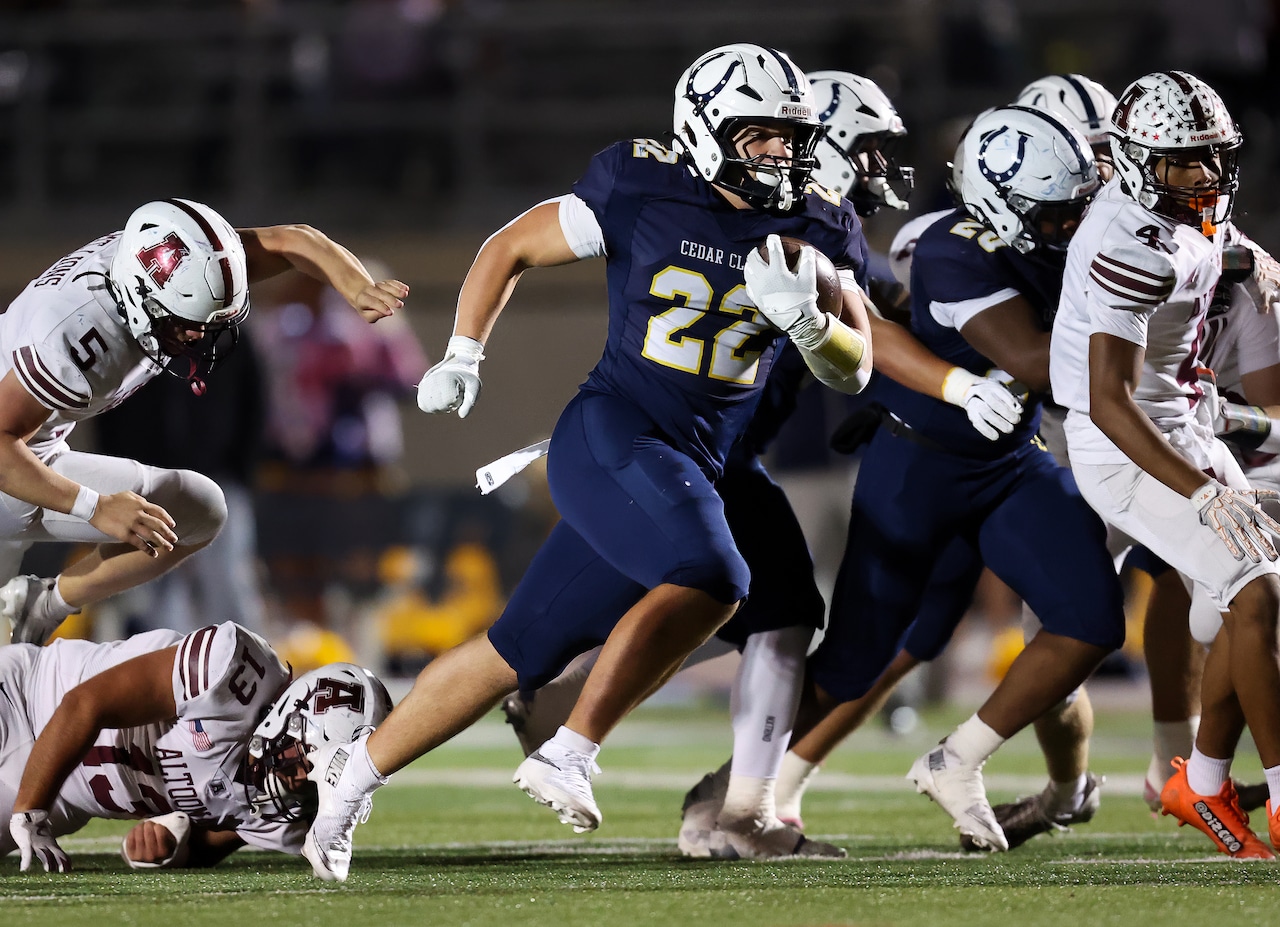 Jalen Hinton, Landon Howell, lead Cedar Cliff football over Altoona Area