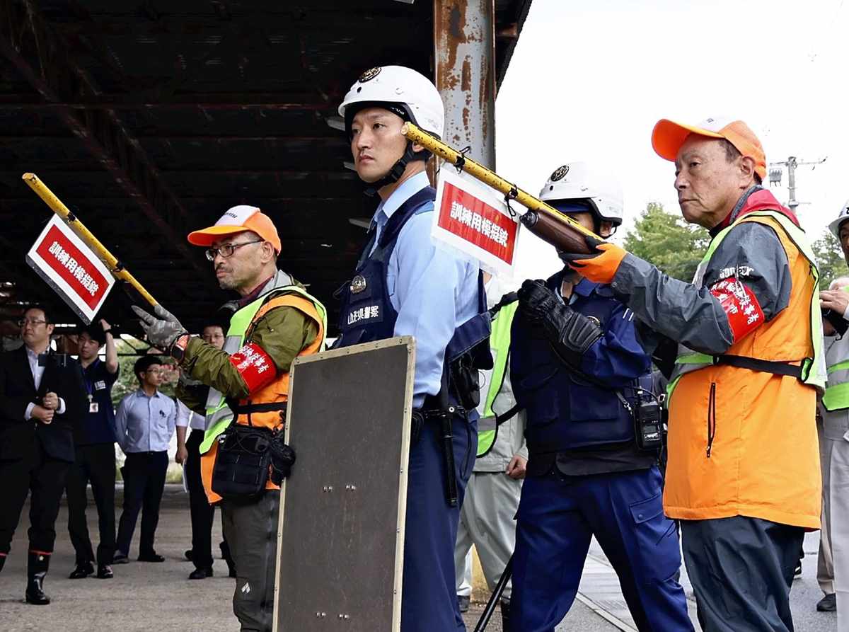 Japan’s Hunters Bag Higher Pay as Bear Problem Mounts