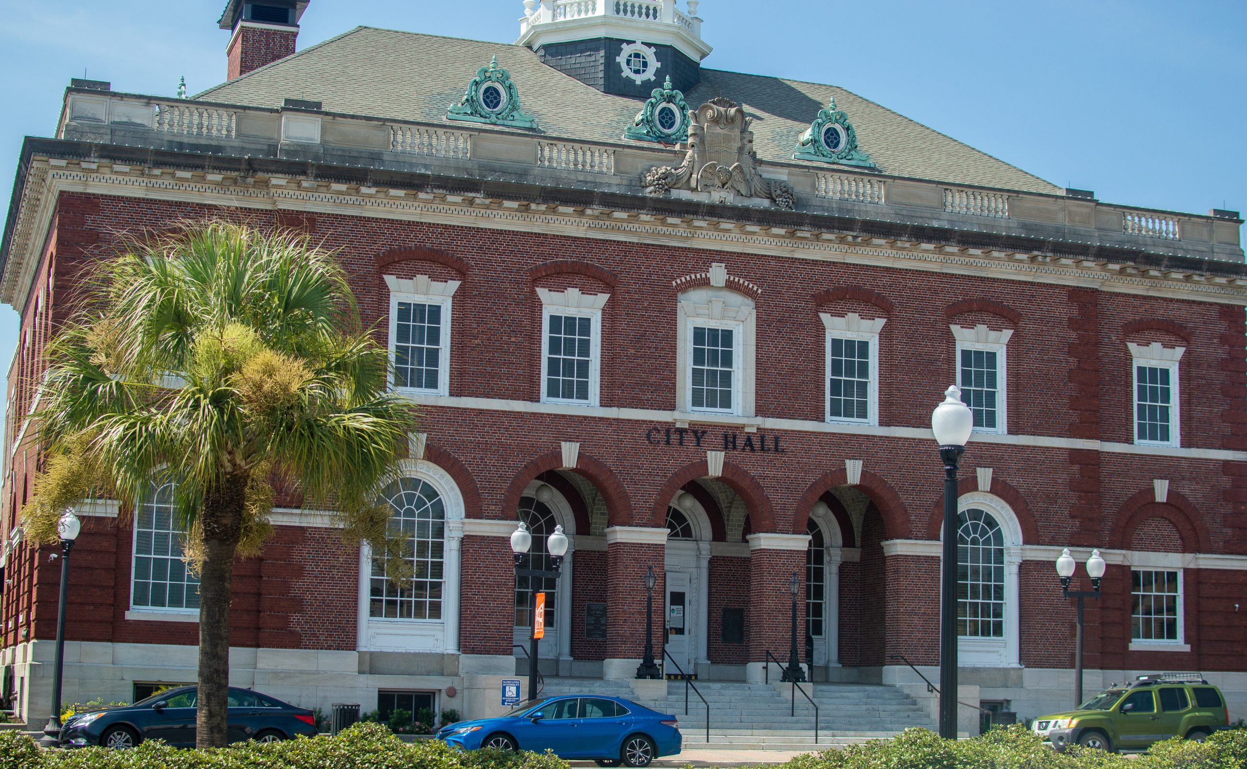 Johnson, Williams address key issues in Brunswick mayoral race