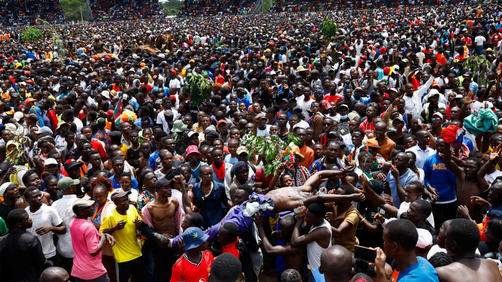 Kenya: Huge crowds as body of revered politician Raila Odinga heads home