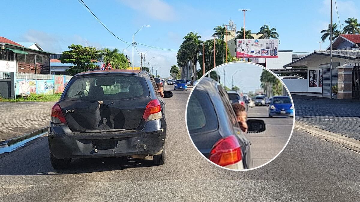 Kind op schoot bestuurder steekt hoofd uit raam; waarschuwende omstanders uitgescholden