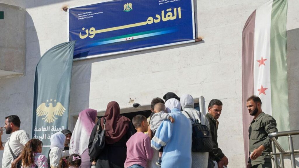 Syrian refugees arriving from Lebanon under the organized voluntary return program — October 23, 2025 (General Authority for Land and Sea Ports/Facebook).