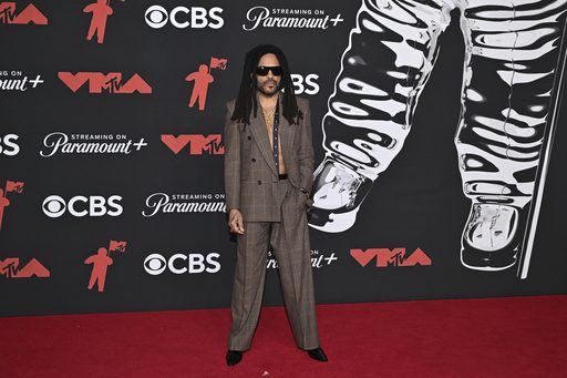 Lenny Kravitz to star in NBC's 'Sunday Night Basketball' opening