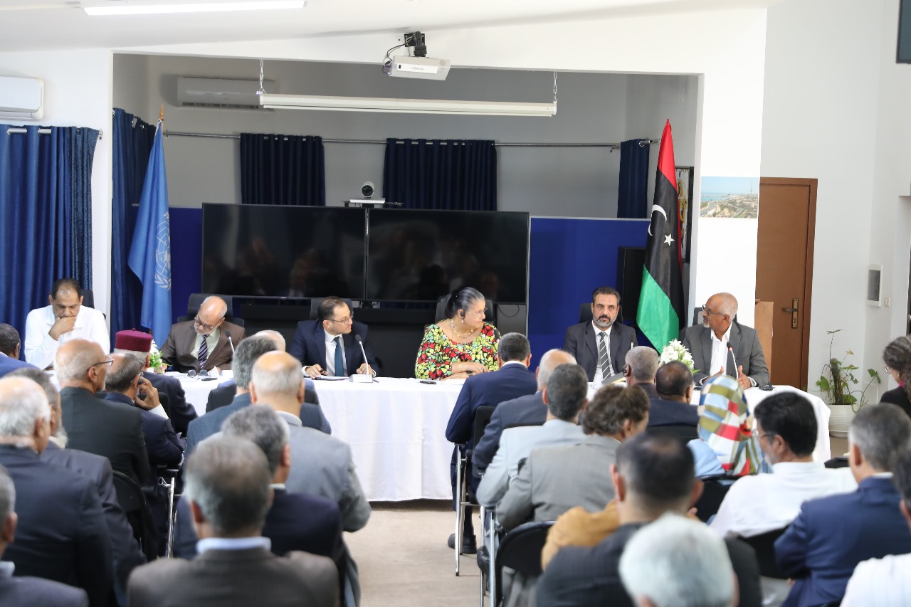 SRSG holding a meeting with nearly 40 members of the High Council of State (HCS) on the implementation of the political roadmap, Tripoli, 21 October 2025. (UNSMIL photo)