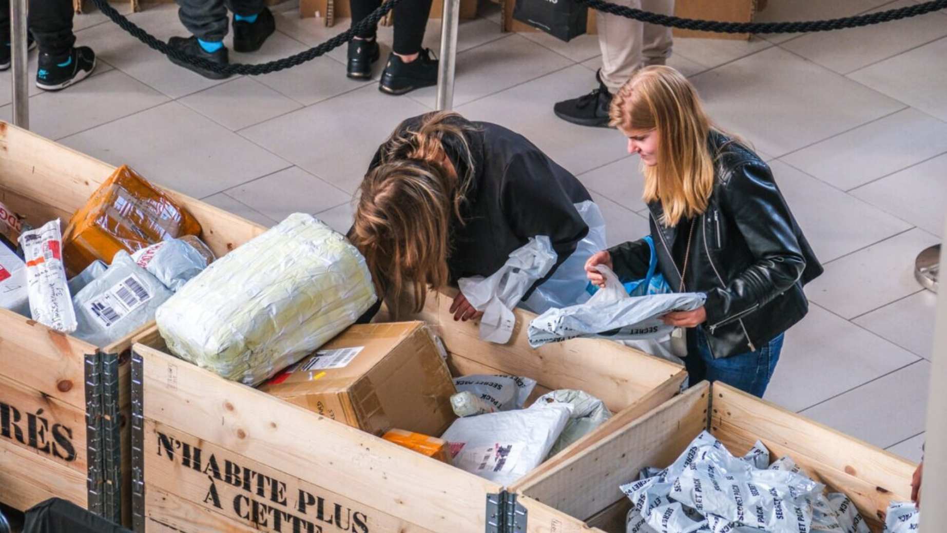 Lost Package Pop-Up Shop Opens in Prague in October