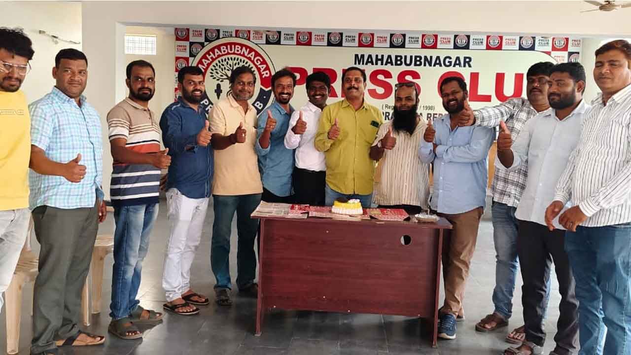 Mahabubnagar TUWJ(IJU) Members Celebrate Srigiri Vijay Kumar Reddy’s Victory as President of Hyderabad Press Club