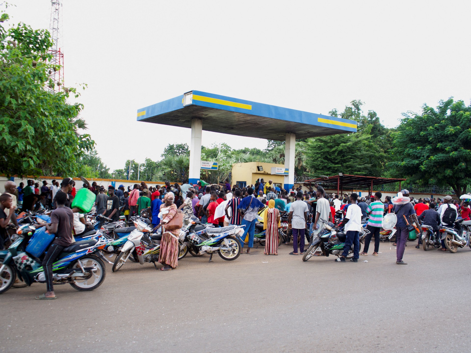 Mali fuel crisis spirals amid armed group blocking supplies to capital | Conflict News