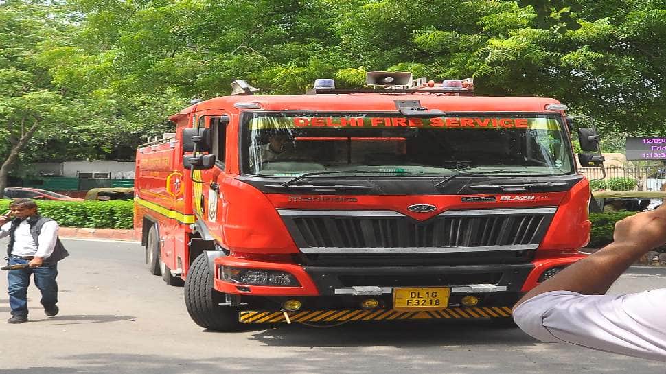 Massive Fire Erupts At Brahmaputra Apartments, Hosts Rajya Sabha MPs | VIDEO | India News