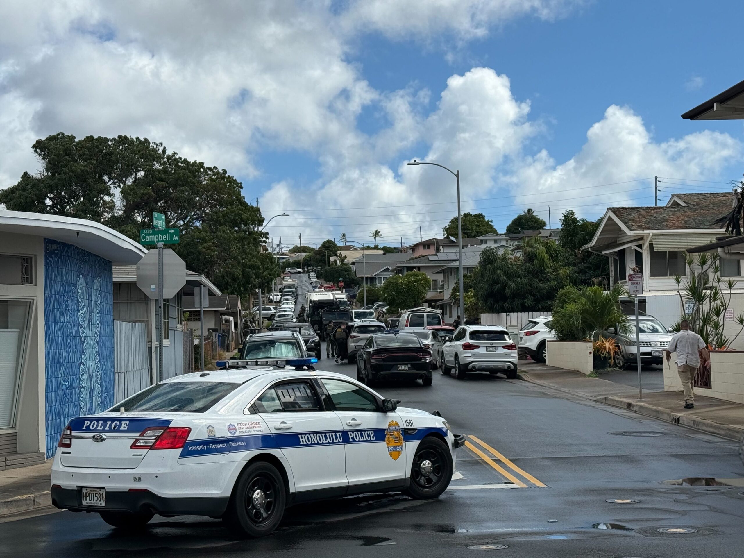Officer Shot In Kapahulu Drug Operation; Standoff Is Ongoing
