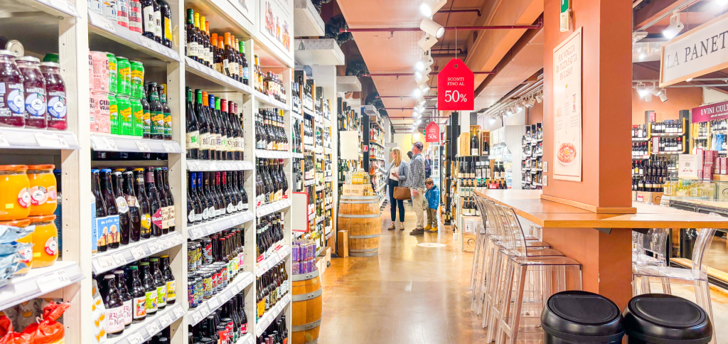 30% of Italians cut food spending. Image shows supermarket interior