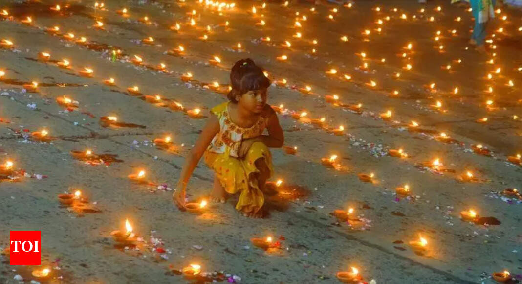 Over 1 lakh diyas to illuminate Sangam banks on Dev Deepawali | Prayagraj News