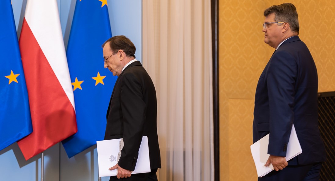 Polish opposition politicians to stand trial accused of violating ban on holding office