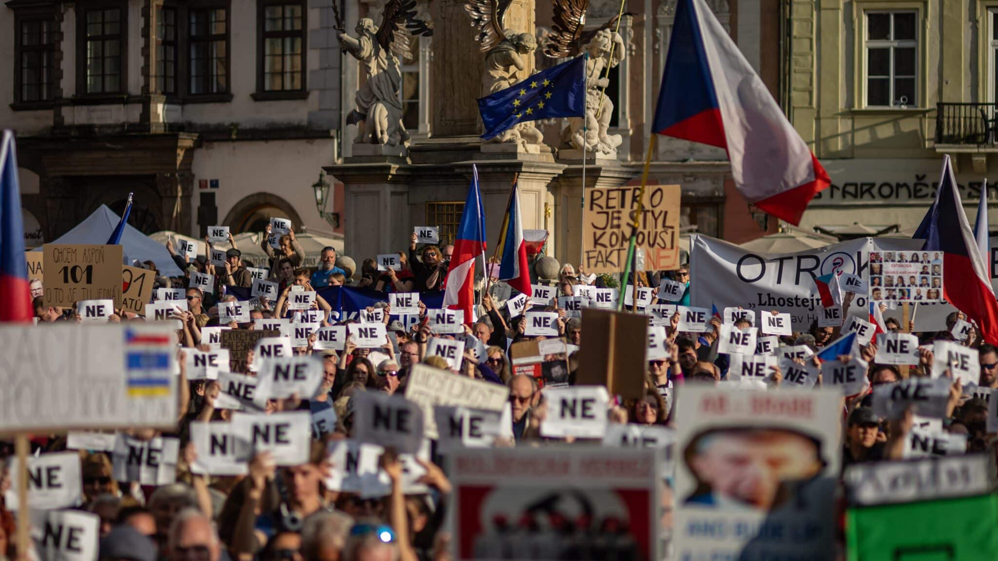 Populist Former PM Rides Wave of Discontent as Czechs Vote in Key Election