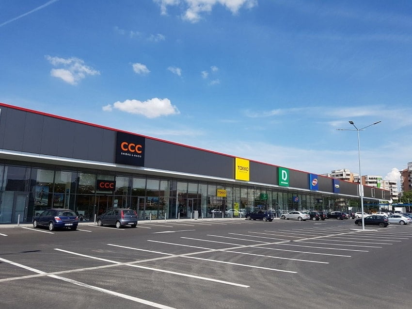 Record deliveries of new retail projects during the first 9M of the year