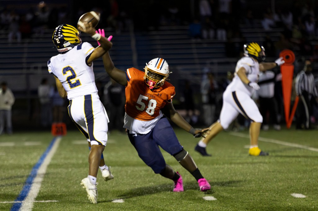 River Hill football pitches second-half shutout to beat Reservoir