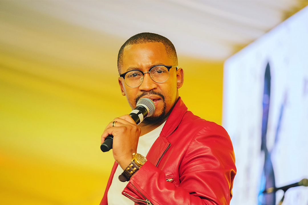 SANDS TO CAPTIVATE AUDIENCES AT POETRY & ACOUSTICS EVENT