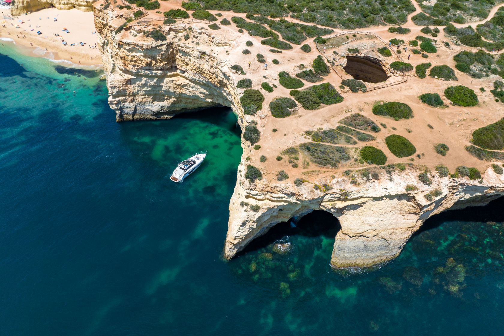 Scientists exploring Algarve coastal reef