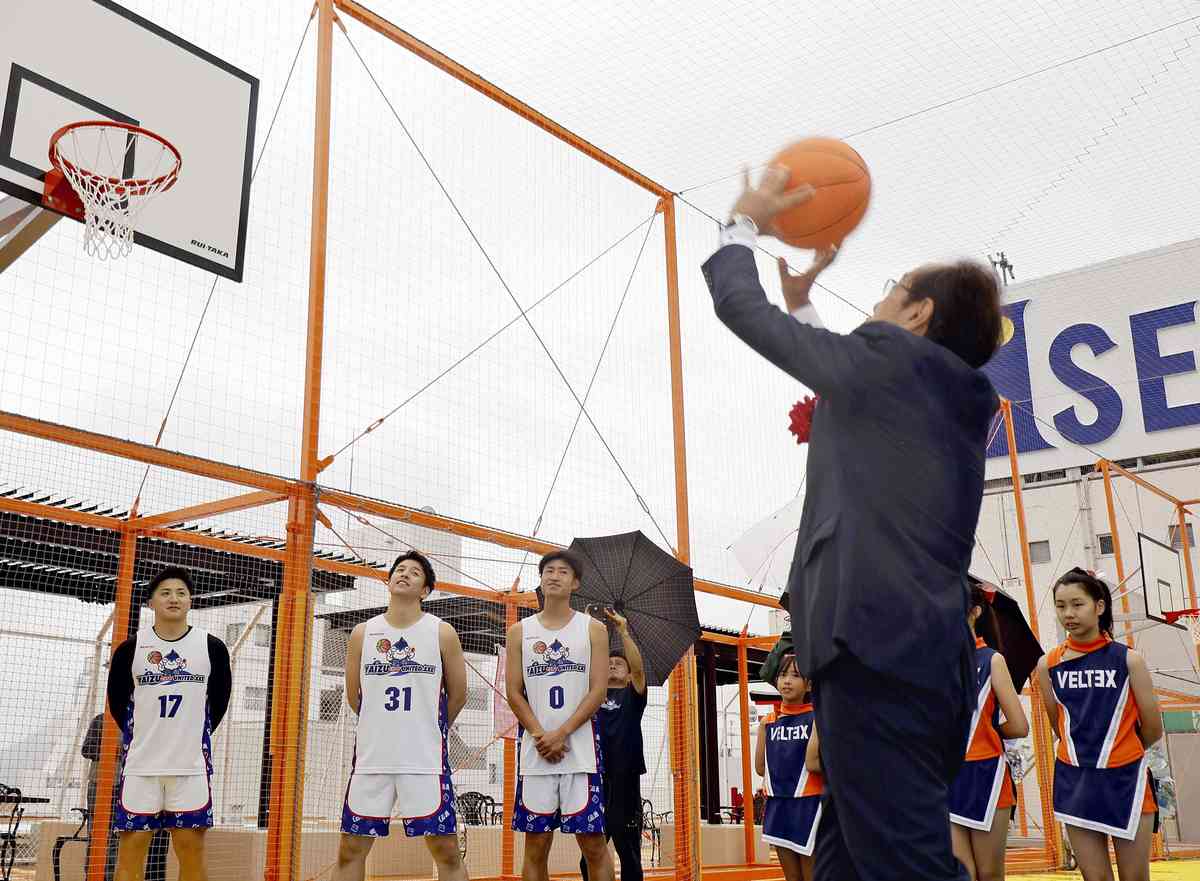 Shizuoka Isetan Opens Rooftop 3-on-3 Basketball Courts in Shizuoka Pref.; Courts Bring New York Street Culture to Japan