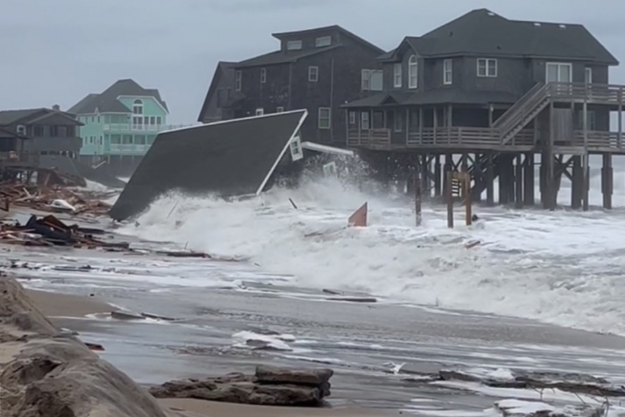 Sixth house collapses in Outer Banks due to coastal flooding from Hurricane Imelda, Humberto: Officials
