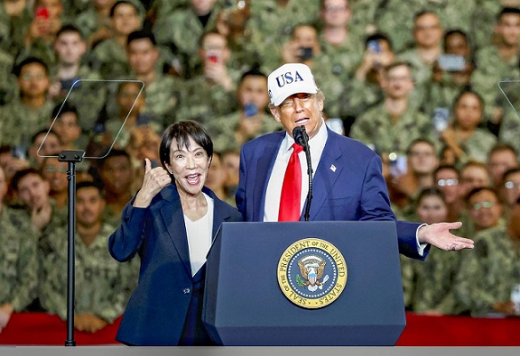 Takaichi, Trump Visit Yokosuka Naval Base, Speak to U.S. Servicemen