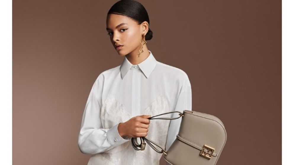 The Way You Carry Your Bag Reveals Secrets About Your Personal...