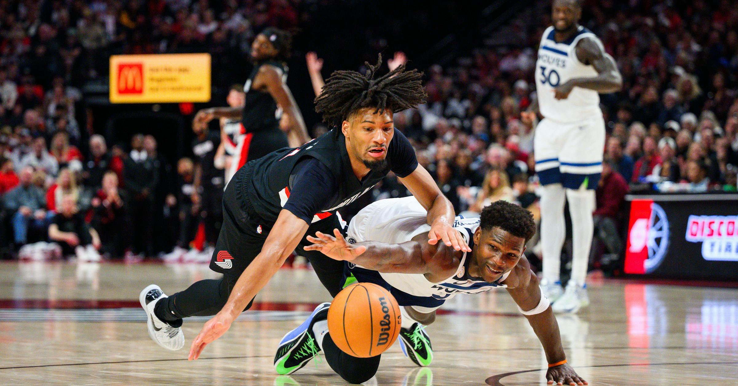 Timberwolves edge Blazers in season opener