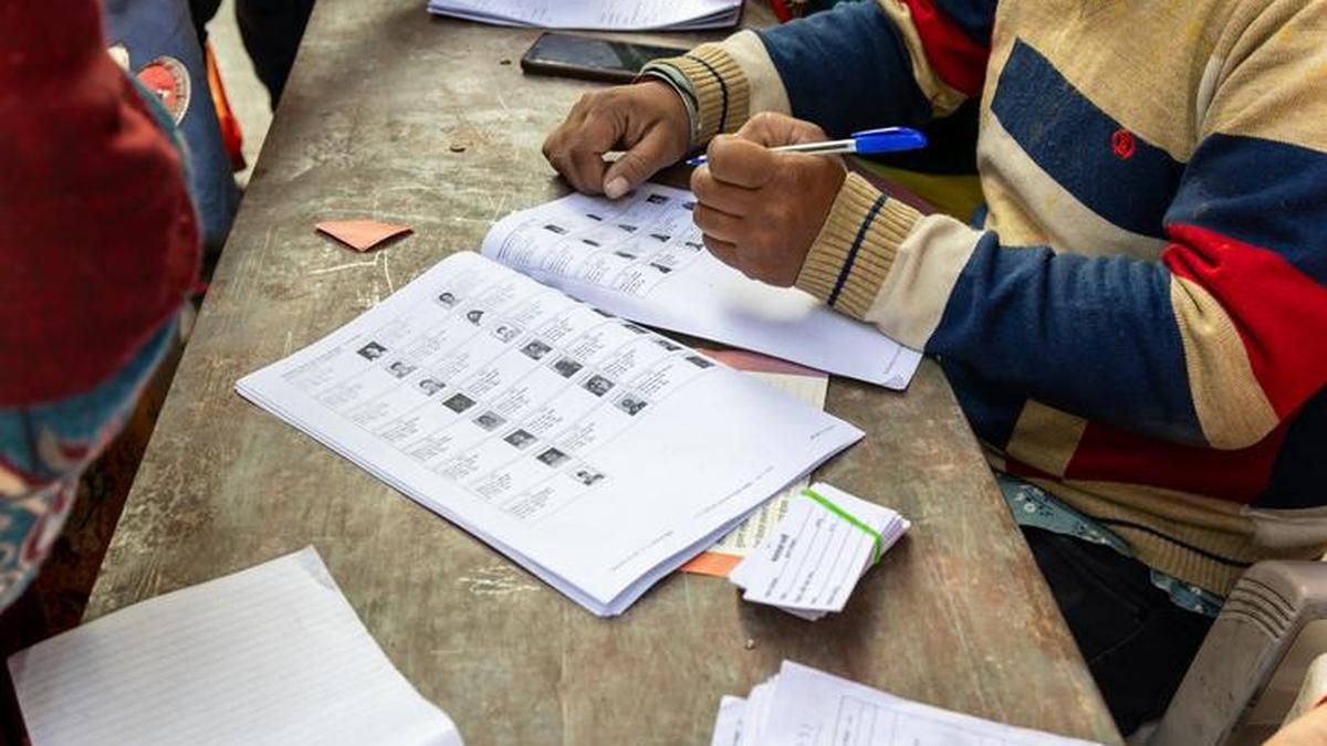 Trinamool and BJP trade charges of threatening BLOs in West Bengal