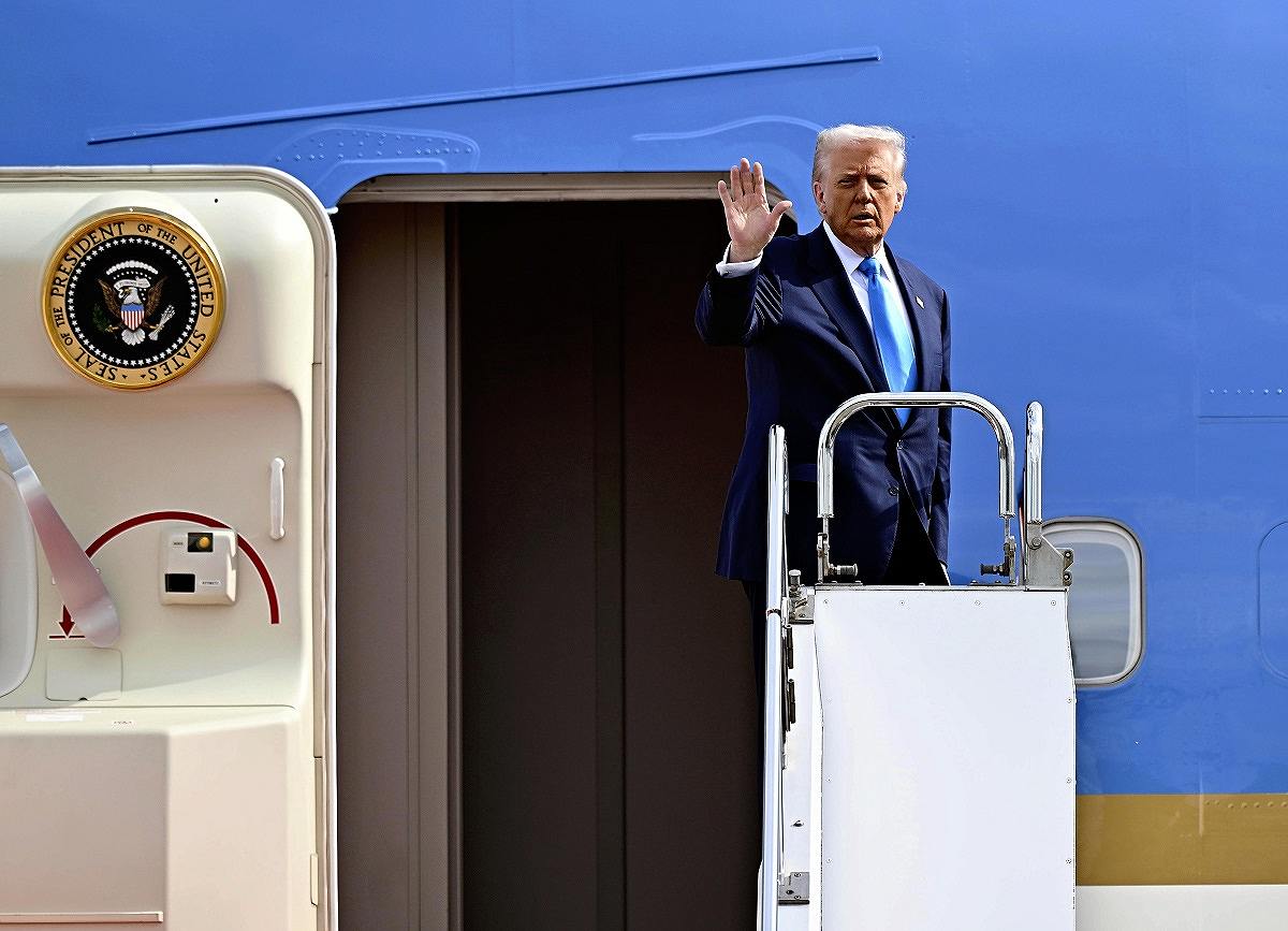Trump Wraps Up Three-day Japan Visit, Departs for South Korea