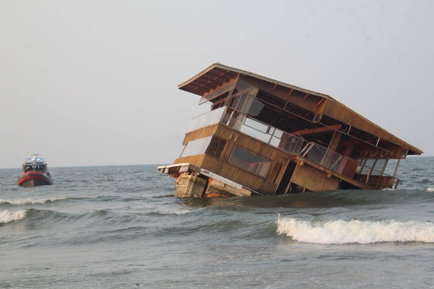 Veracruz restaurant swept to sea during flood comes ashore 570 km away