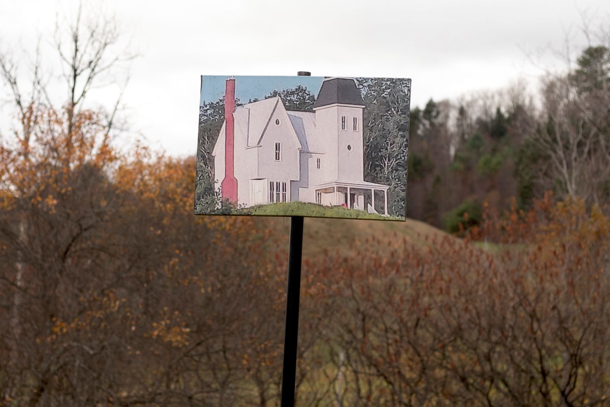 Vermont town draws 'Beetlejuice' fans to iconic horror movie site