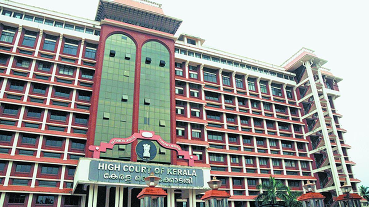 Water bottle row: Kerala High Court sets aside KSRTC driver’s transfer