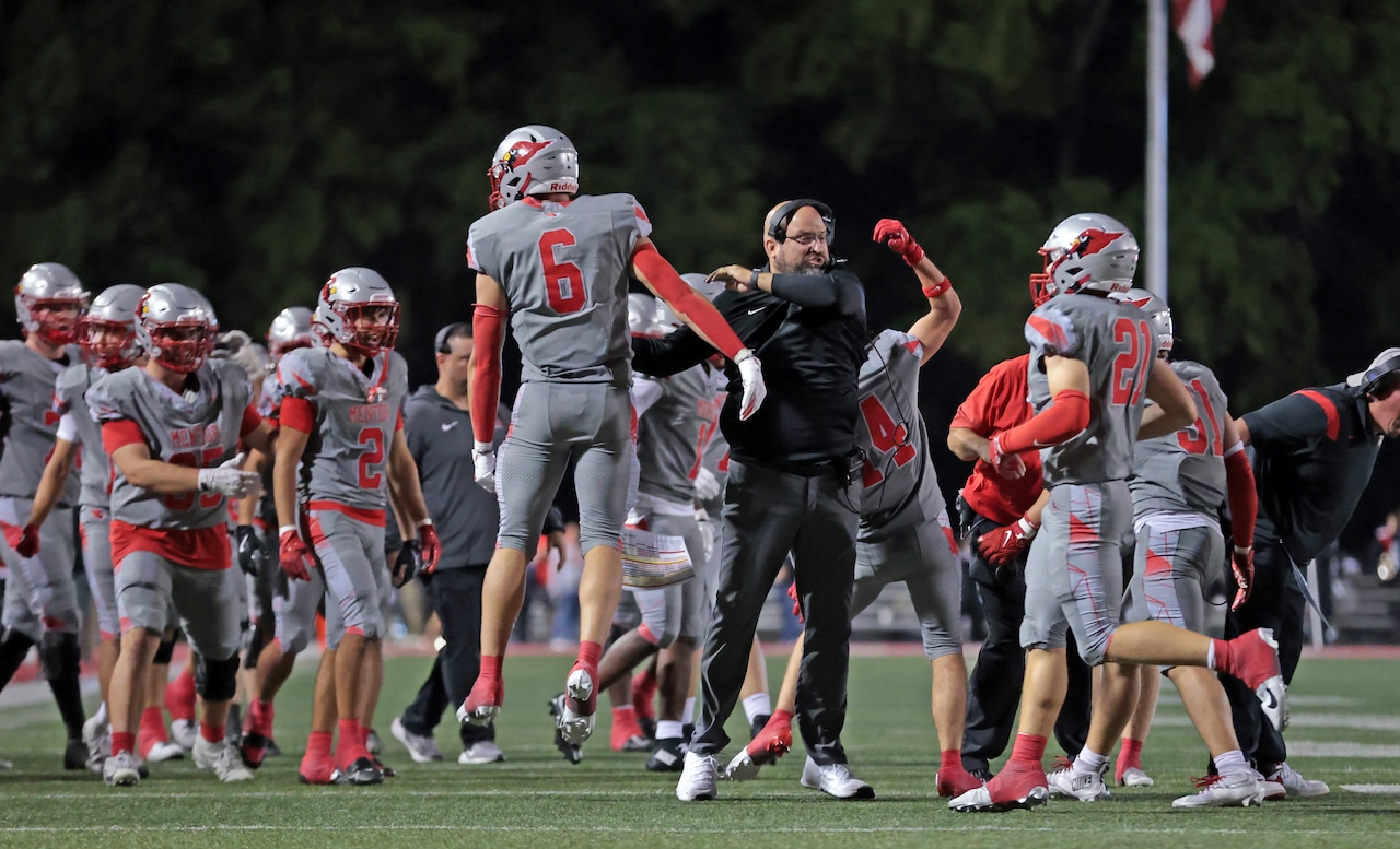 Who is on the move in the cleveland.com HS football Top 25 entering Week 8?