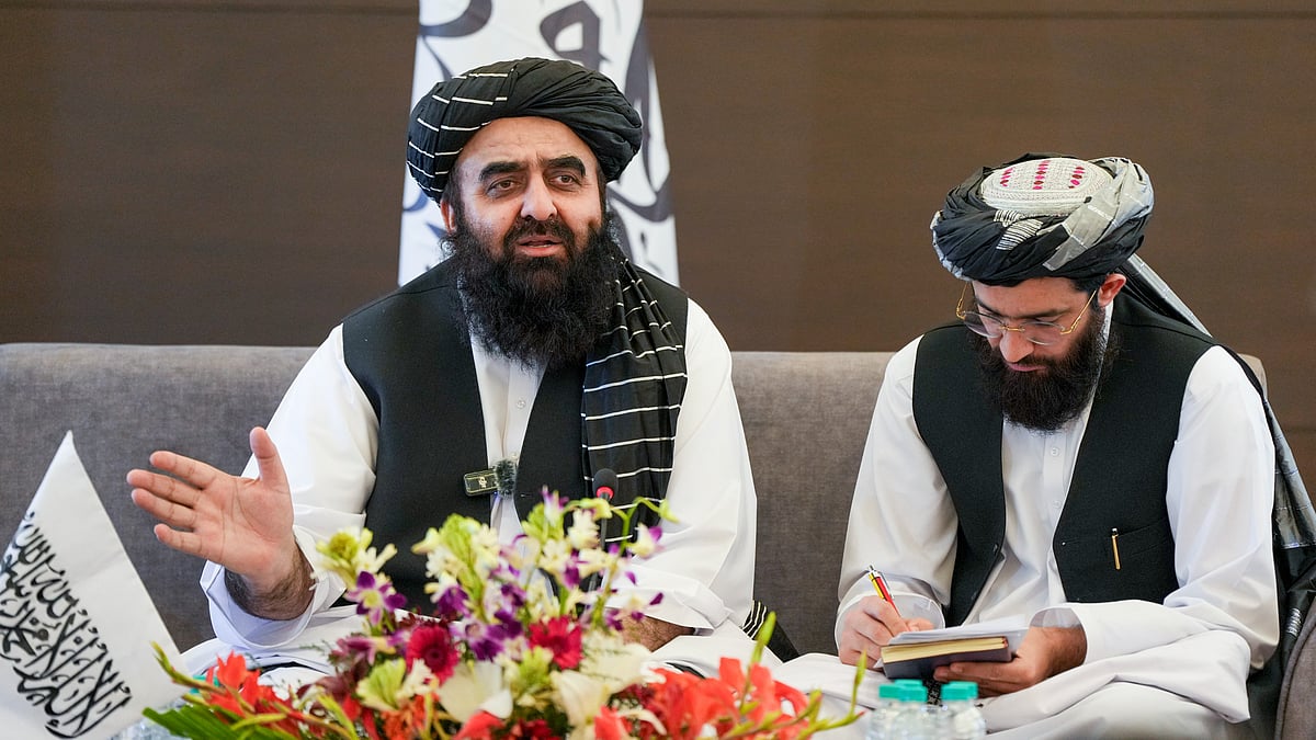 Women Journalists Attend Afghan Foreign Minister's Second Media Briefing After 'Exclusion' Row