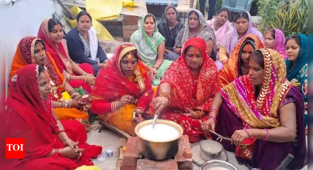 Women observe ‘kharna’, admin reviews preps for ongoing Chhath | Prayagraj News
