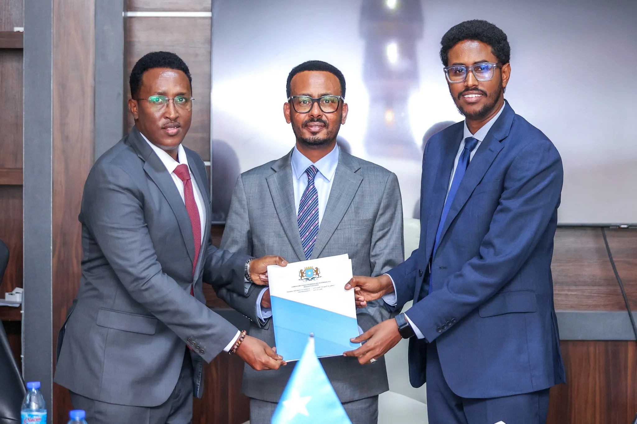 Xil wareejin maanta ka dhacday Villa Somalia + Sawirro