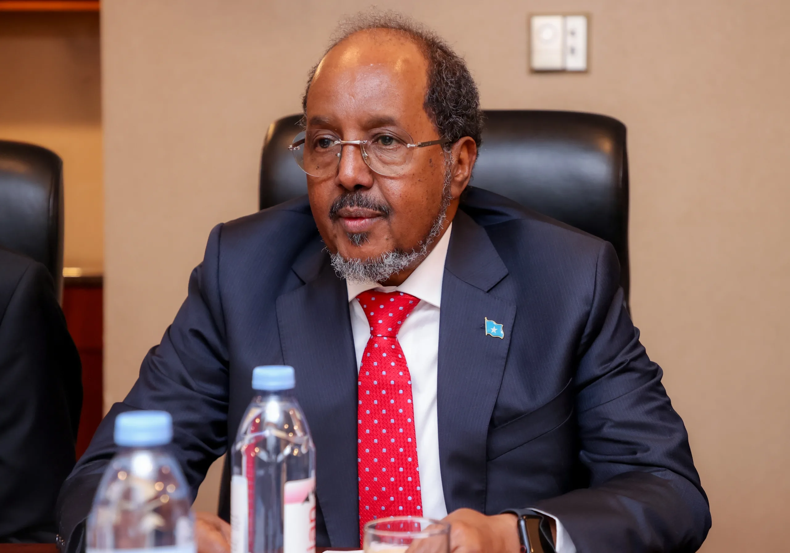 Xog: Xasan oo maanta la kulmaya 3 madax goboleed, kuna wajahan Kismaayo