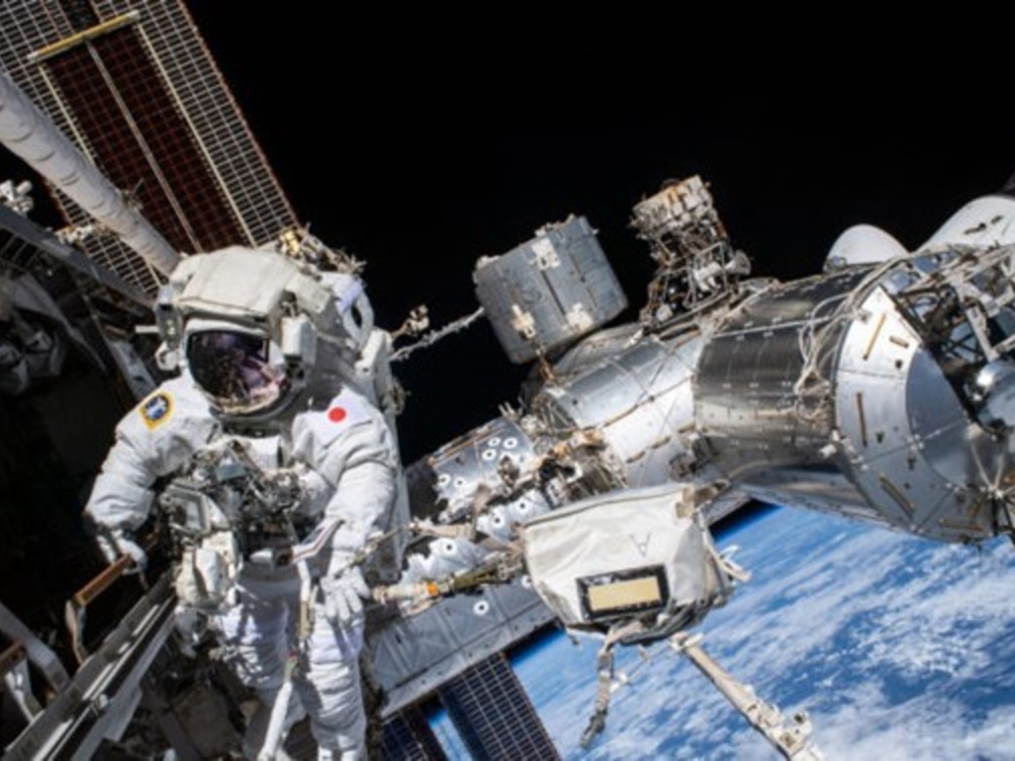 todo lo que hay que saber sobre los trajes de los astronautas