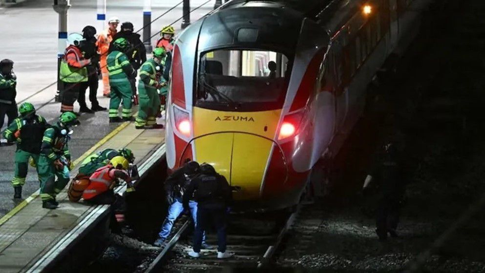 10 Injured in Mass Stabbing Attack on Train Bound for London...
