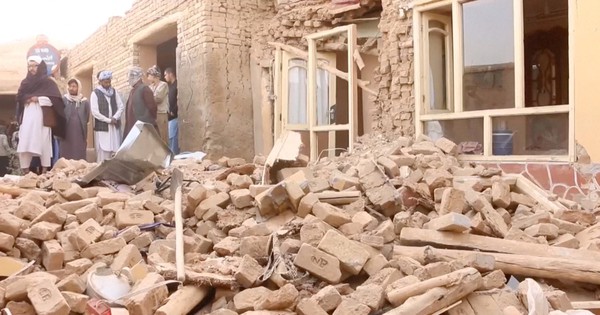 Afghans begin clean-up after powerful earthquake that killed 20