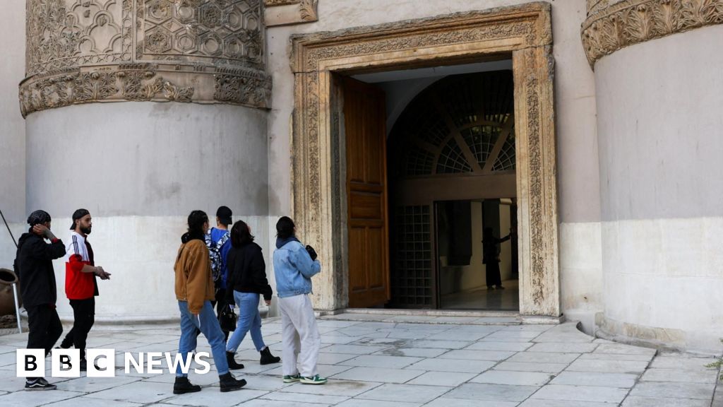 Ancient statues stolen from Syria's National Museum