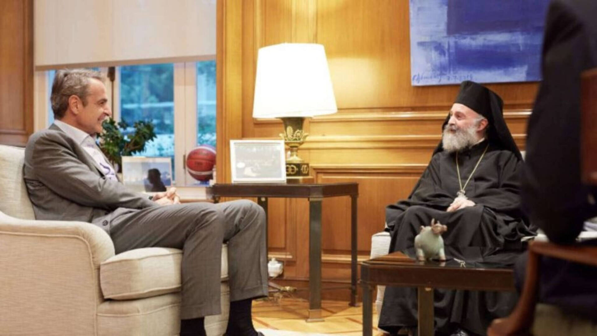 Archbishop Makarios meets Greek PM Mitsotakis to discuss diaspora support