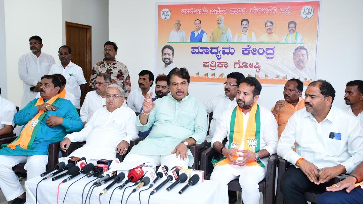 BJP says farmers suffer as Congress is preoccupied in a power tussle