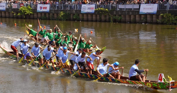 Boat race draws crowds to Ho Chi Minh City canal